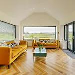 4 Bed In Penrith Oc-89957 * Shap