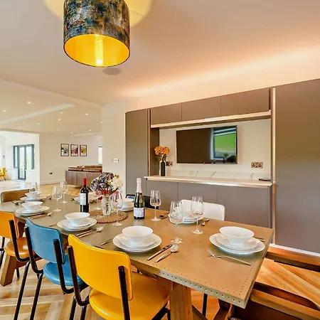 4 Bed In 89957 Holiday home Shap