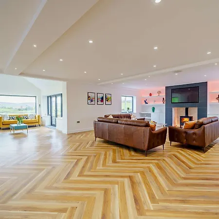 4 Bed In 89957 Holiday home Shap