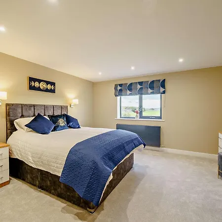 4 Bed In 89957 Shap