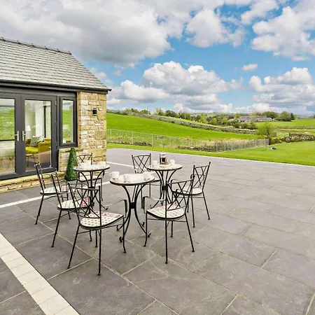 4 Bed In Penrith Oc-89957