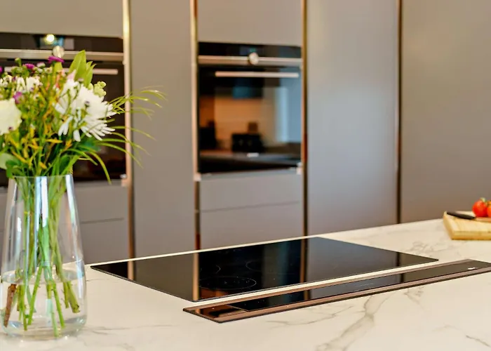 4 Bed In Penrith Oc-89957 *