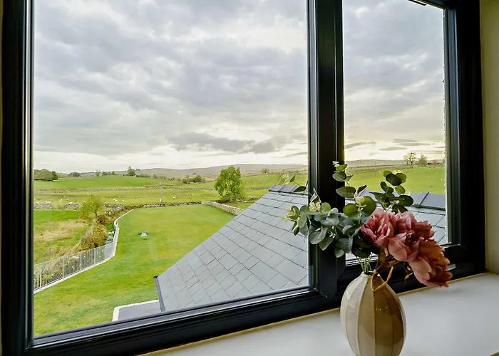 4 Bed In Penrith Oc-89957