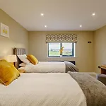 4 Bed In Penrith Oc-89957 بيت للعطل *