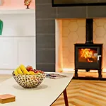 4 Bed In Penrith Oc-89957 شاب
