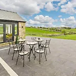 4 Bed In Penrith Oc-89957