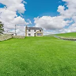 4 Bed In Penrith Oc-89957 *